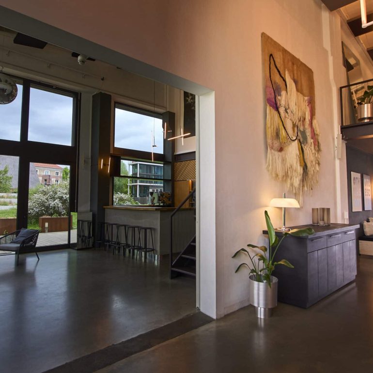 la flor studios - inside room 545@pewpew.productions